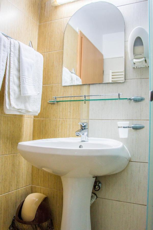 Hotel Riga Arad Buitenkant foto