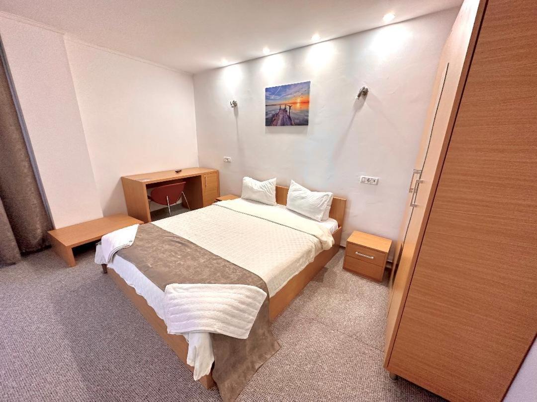 Hotel Riga Arad Buitenkant foto