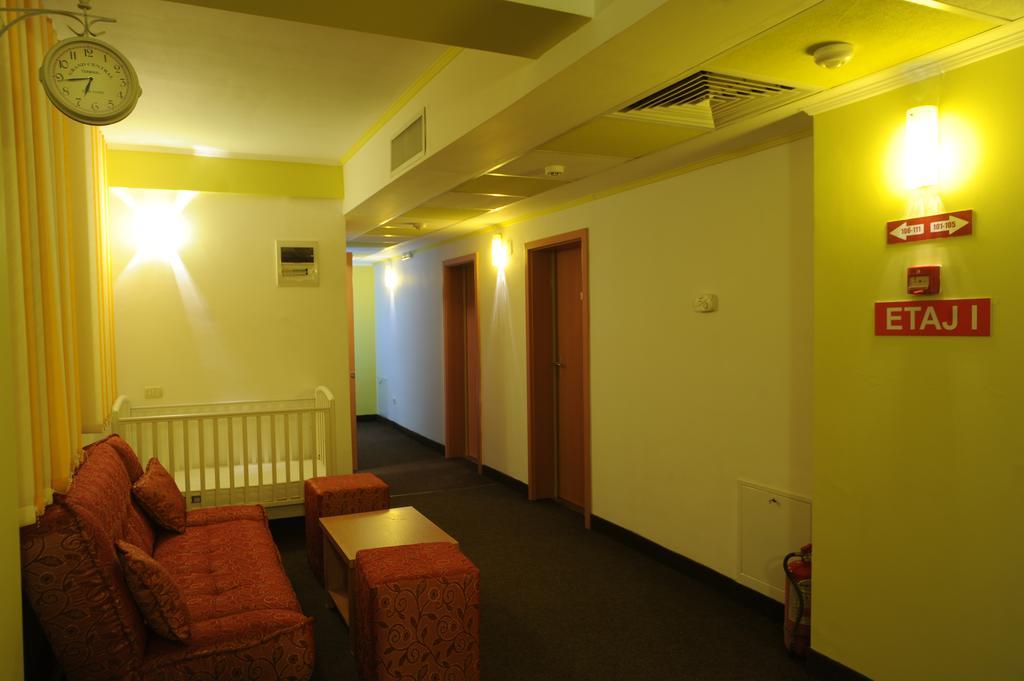 Hotel Riga Arad Buitenkant foto